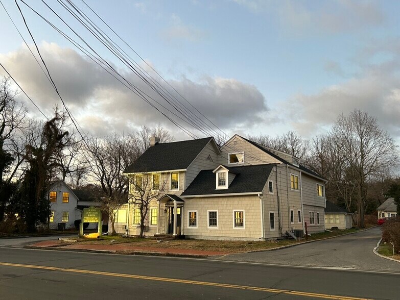 199 E Main St, Smithtown, NY à vendre - Photo de l’immeuble – Image 1 sur 17