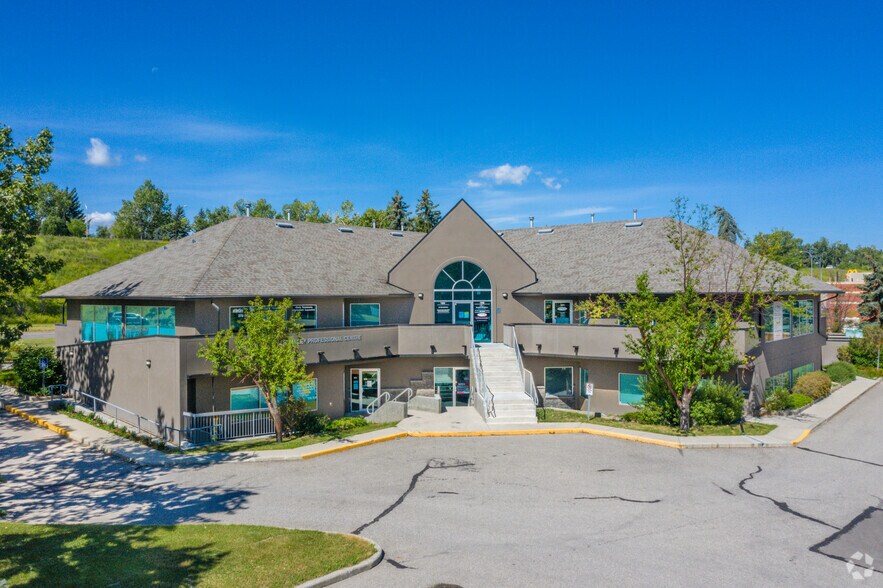 83 Deerpoint Rd SE, Calgary, AB à louer - Photo principale – Image 1 sur 4
