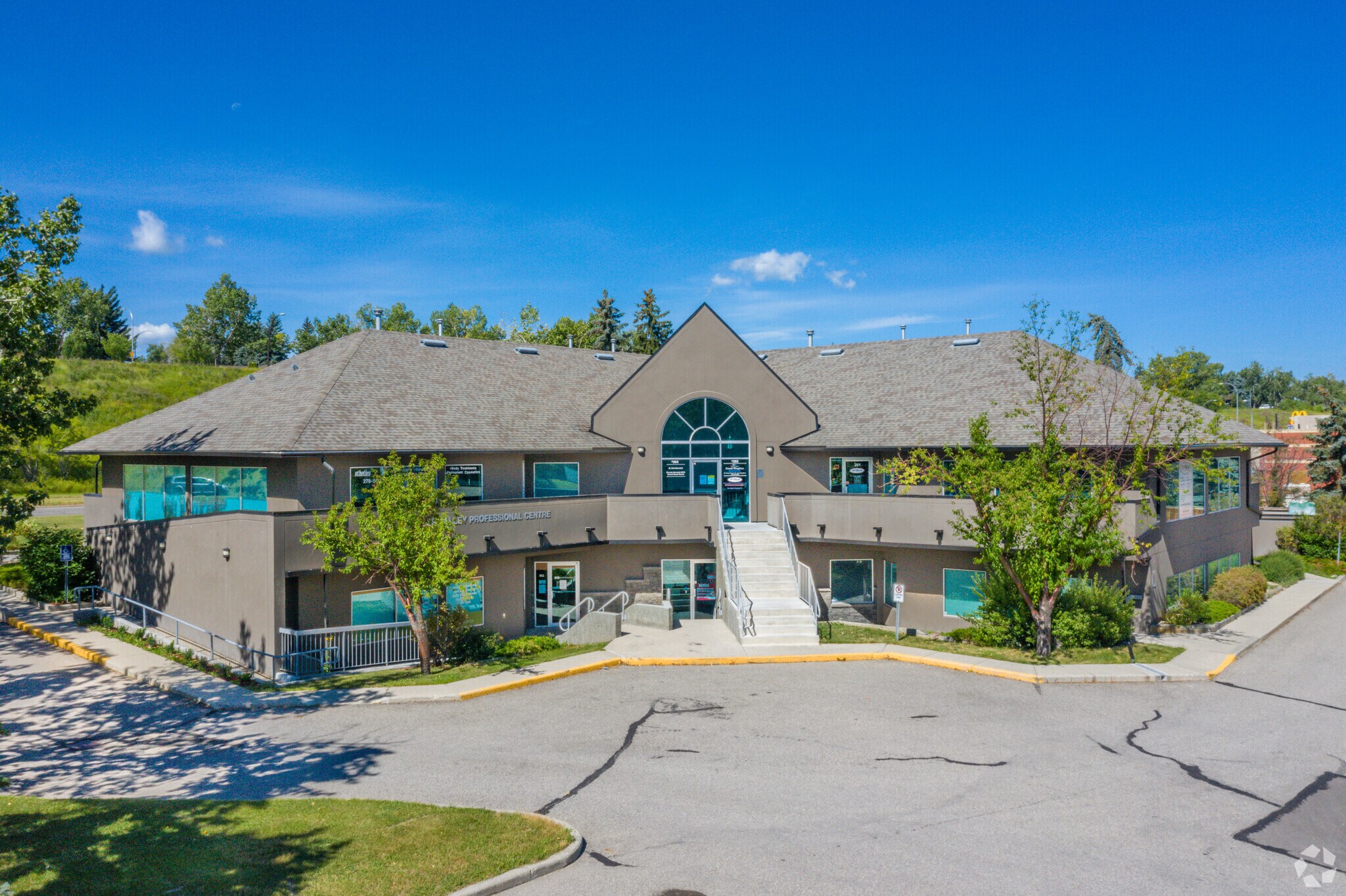 83 Deerpoint Rd SE, Calgary, AB à louer Photo principale– Image 1 sur 5