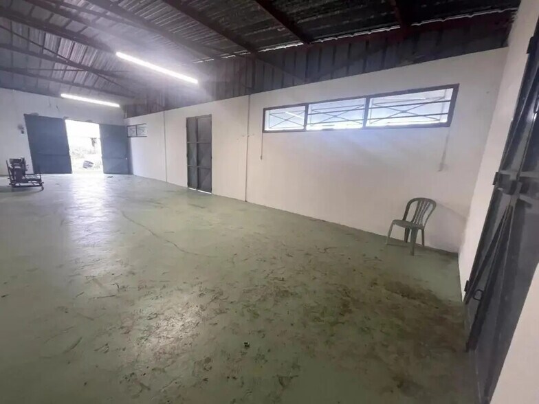 Industriel/Logistique dans Fréjus à louer - Photo intérieure – Image 3 sur 6