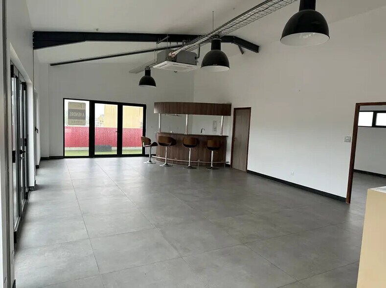 Bureau dans Heyrieux à vendre - Photo de l’immeuble – Image 2 sur 4