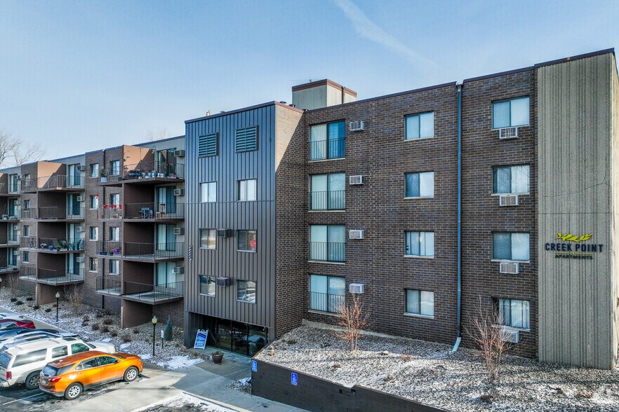 1045 Hiawatha Ave, Hopkins, MN à vendre - Photo principale – Image 1 sur 17