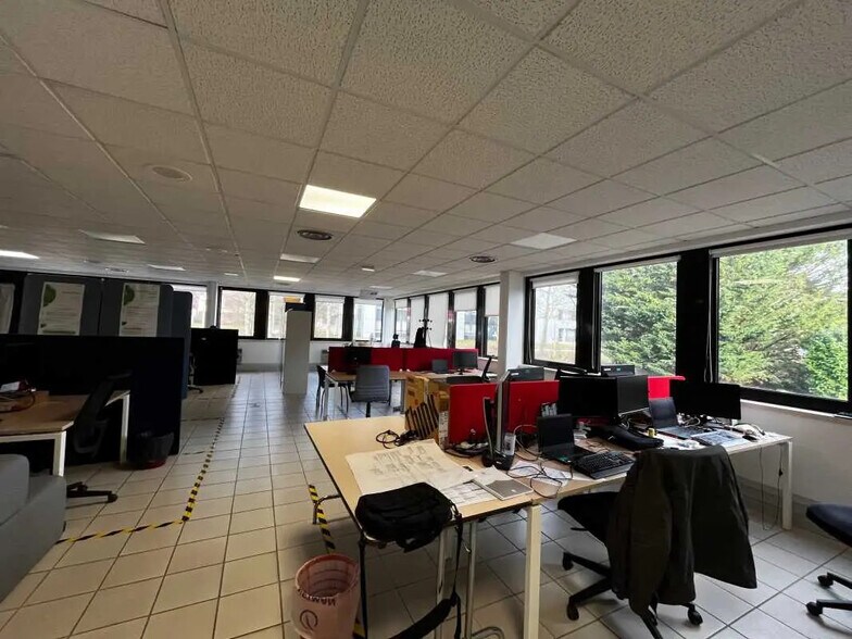 Bureau dans Mont-Saint-Aignan à vendre - Photo de l’immeuble – Image 2 sur 11