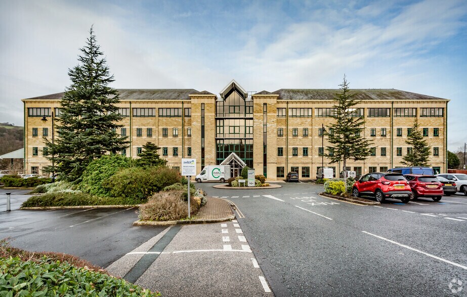Salts Mill Rd, Shipley à louer - Photo de l’immeuble – Image 1 sur 9