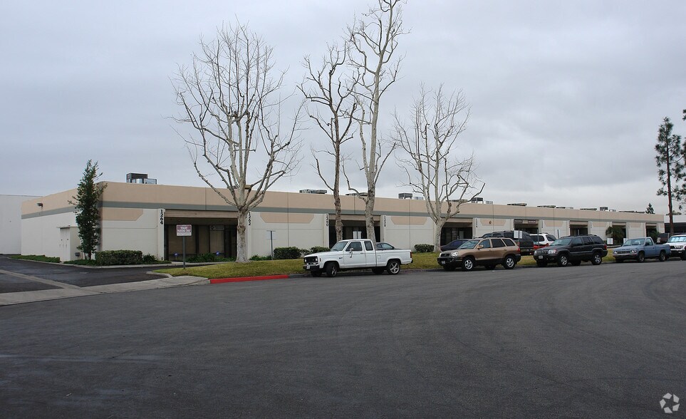 1240-1264 N La Loma Cir, Anaheim, CA à louer - Photo de l’immeuble – Image 3 sur 7