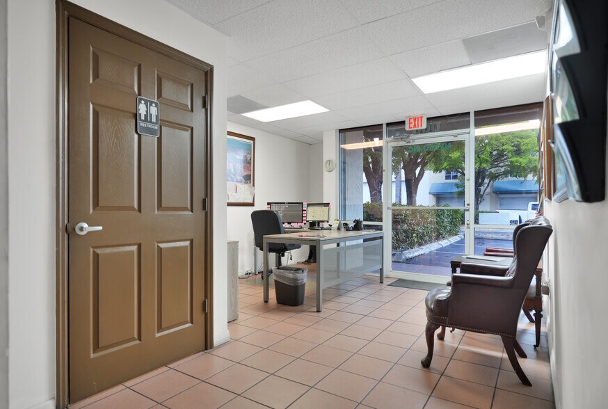 3000 NW 82nd Ave, Doral, FL à vendre - Photo de l’immeuble – Image 3 sur 16