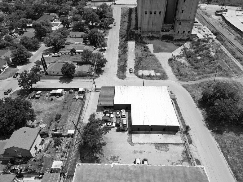 3641 Alice St, Fort Worth, TX à louer - Photo de l’immeuble – Image 3 sur 6