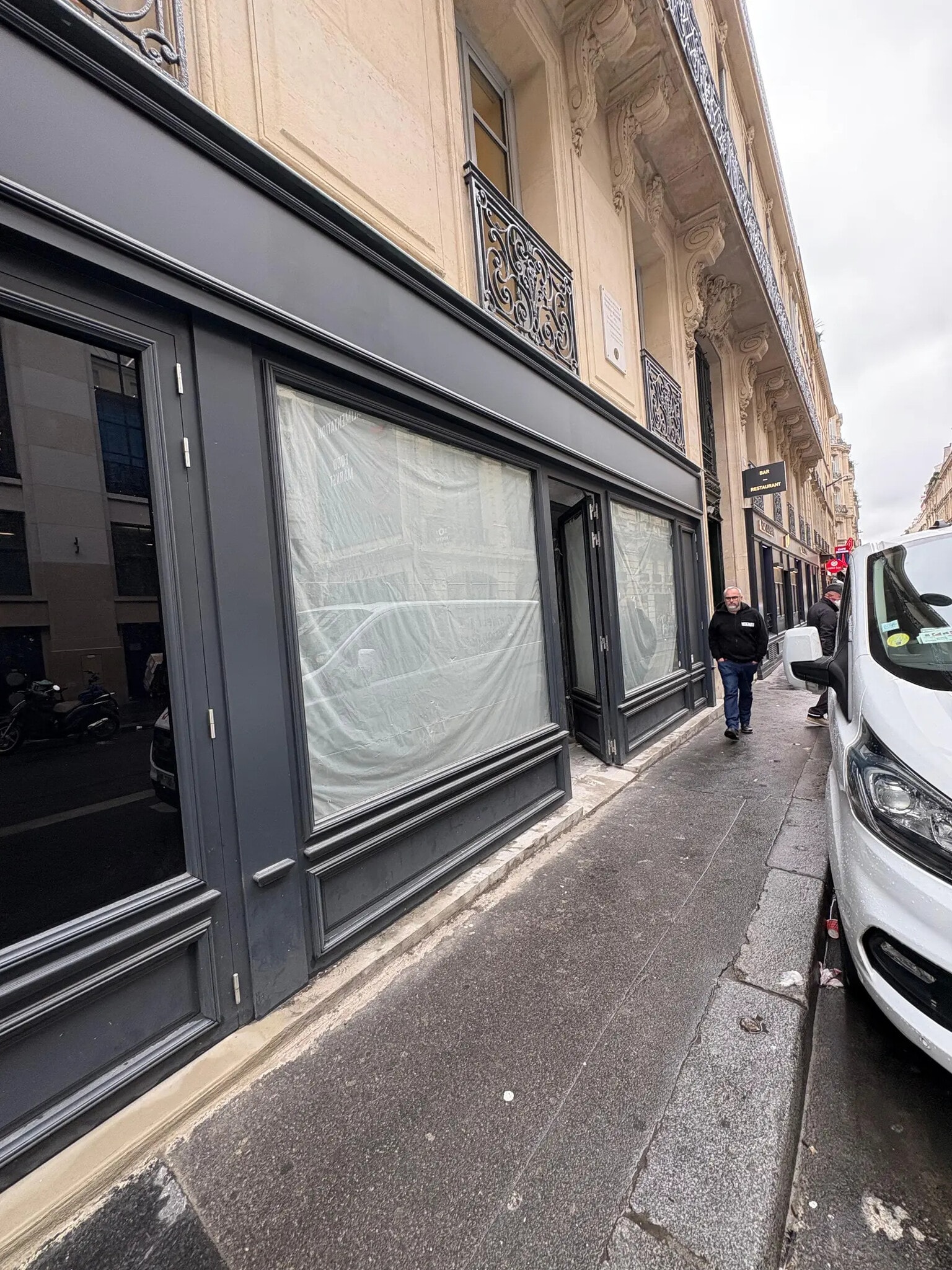 122 Rue La Boétie, Paris à louer Photo de l’immeuble– Image 1 sur 5