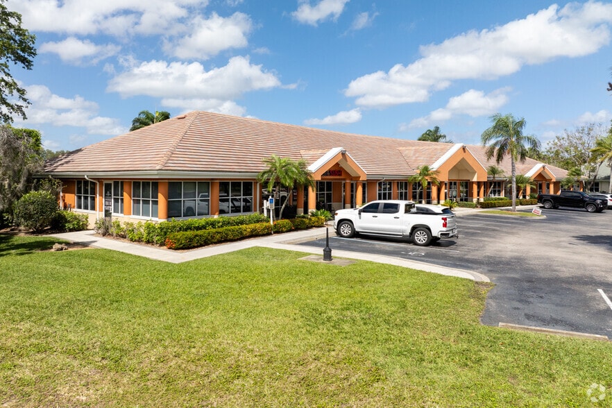 11940 Fairway Lakes Dr, Fort Myers, FL à louer - Photo principale – Image 1 sur 6