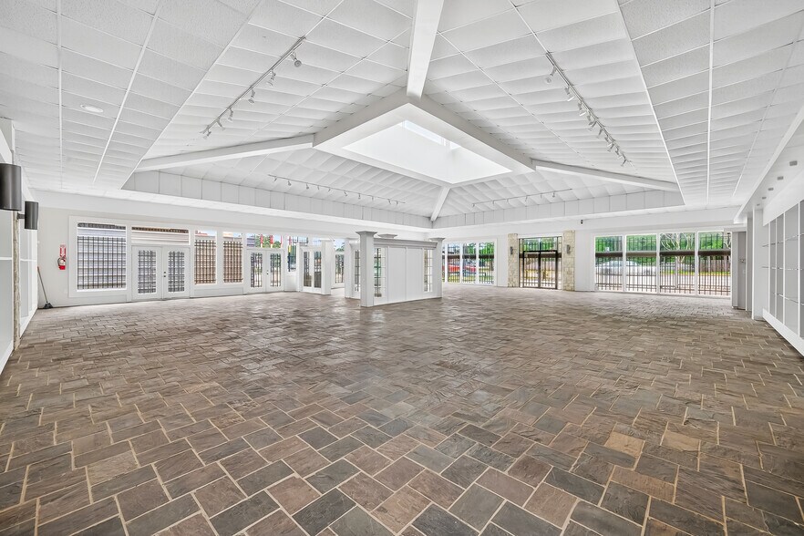 3105 FM 1960 Rd W, Houston, TX à louer - Photo de l’immeuble – Image 3 sur 20