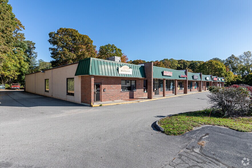 970-992 Poquonnock Rd, Groton, CT à louer - Photo de l’immeuble – Image 3 sur 5
