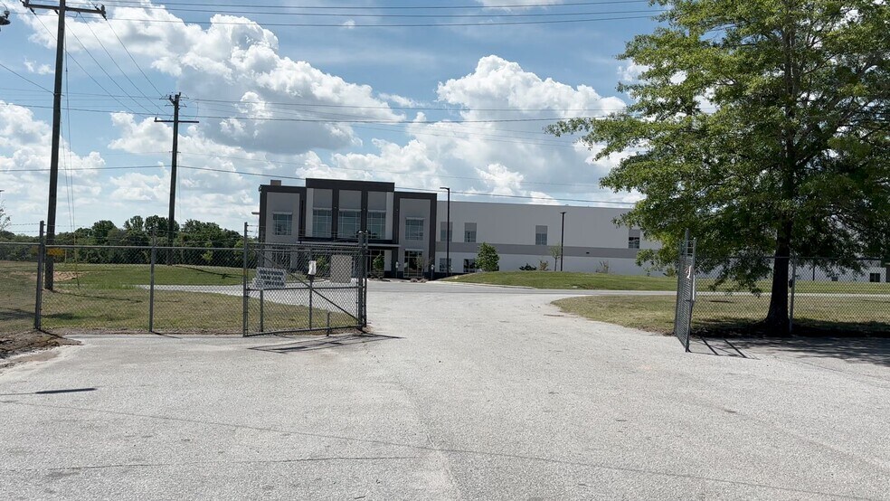 2212 Randolph Rd, Shelby, NC à louer - Vidéo sur l’annonce professionnelle – Image 2 sur 14