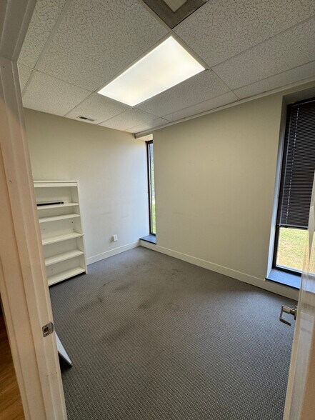 135 Edinburgh Ct, Greenville, SC à louer - Photo de l’immeuble – Image 2 sur 4