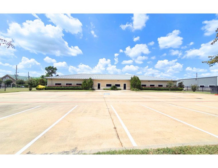 21613 Rhodes Rd, Spring, TX à louer - Photo de l’immeuble – Image 1 sur 8