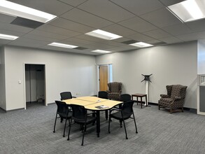 1041-1049 S Woods Mill Rd, Chesterfield, MO à louer Photo intérieure– Image 2 sur 8