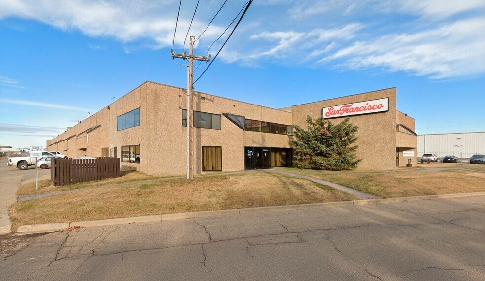 9742 54 Av NW, Edmonton, AB à louer - Photo de l’immeuble – Image 2 sur 24