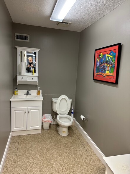 220 E Water St, Statesville, NC à louer - Photo intérieure – Image 3 sur 4