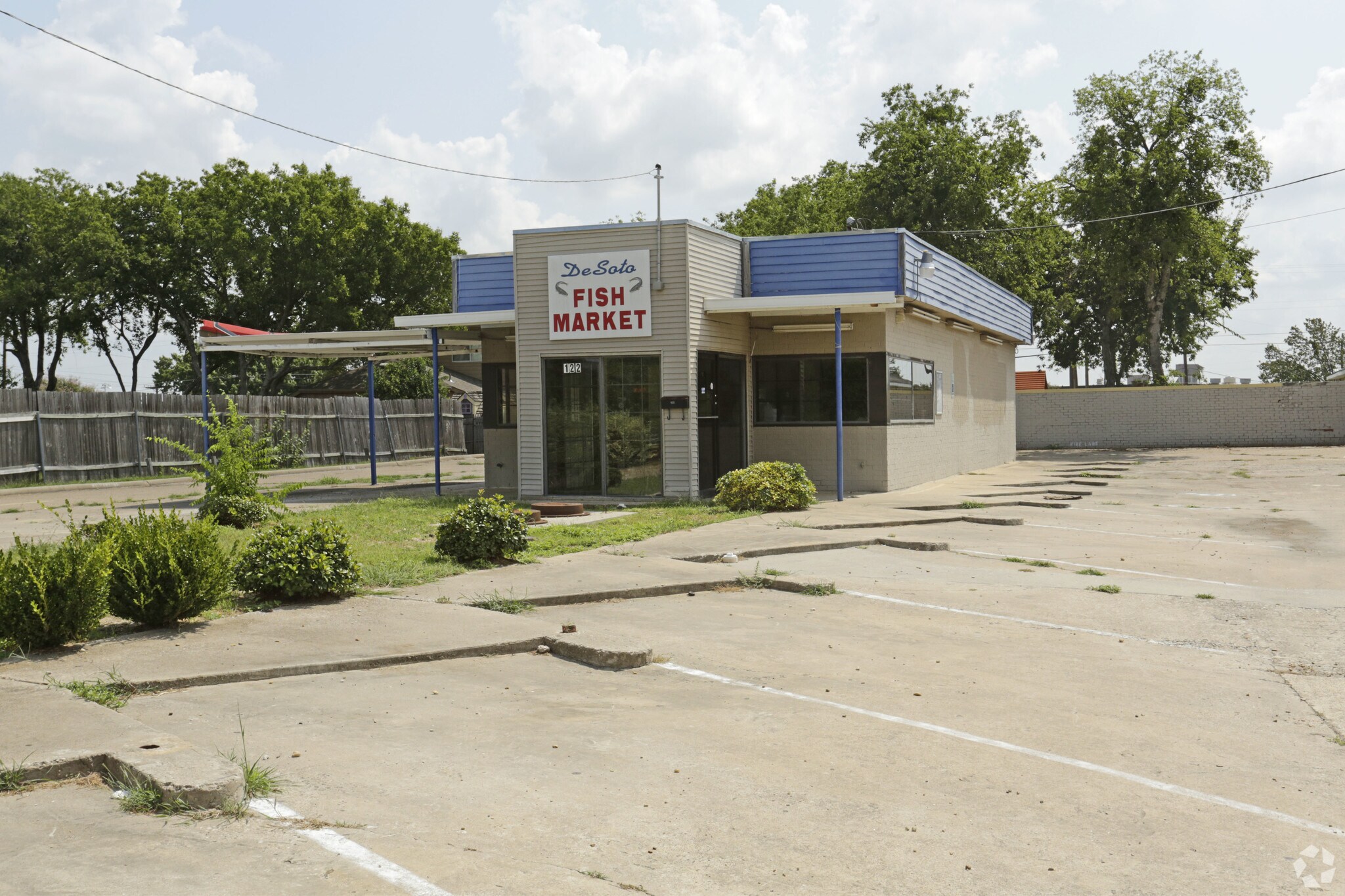 122 S Hampton Rd, DeSoto, TX à vendre Photo principale– Image 1 sur 15