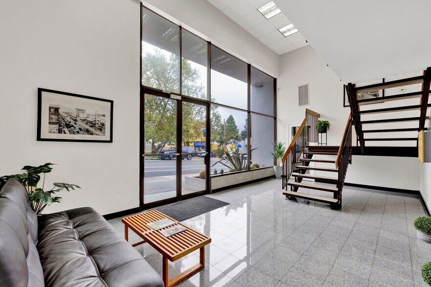 3455 Ocean View Blvd, Glendale, CA à louer - Photo intérieure – Image 3 sur 18