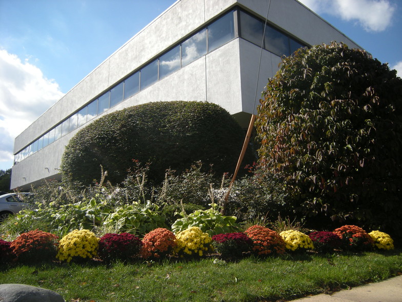 90 Millburn Ave, Millburn, NJ à louer - Photo de l’immeuble – Image 1 sur 3