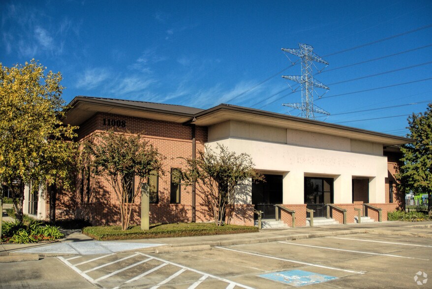 11008 Bellaire Blvd, Houston, TX à vendre - Photo de l’immeuble – Image 2 sur 3