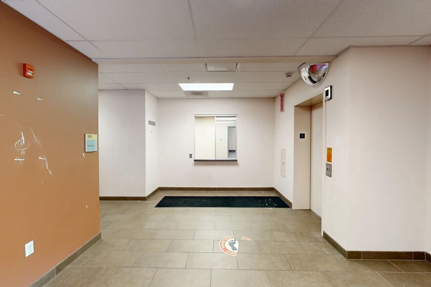 572 S Salina St, Syracuse, NY à louer - Numérisation 3D Matterport – Image 2 sur 16