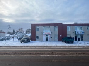 11528-11546 80th St NW, Edmonton, AB à louer Photo de l’immeuble– Image 1 sur 27