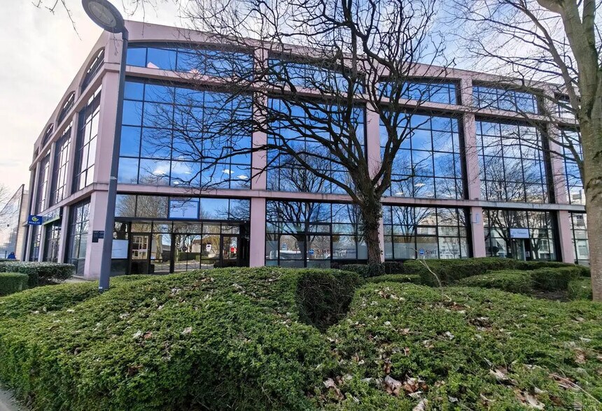 Bureau dans Torcy à louer - Photo de l’immeuble – Image 3 sur 19