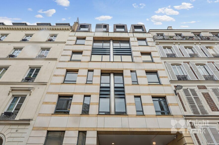 6-6 Rue Laferrière, Paris à louer - Photo de l’immeuble – Image 1 sur 10