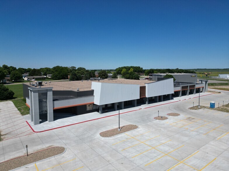 1105 Theatre Dr, Hastings, NE à louer - Photo de l’immeuble – Image 2 sur 6