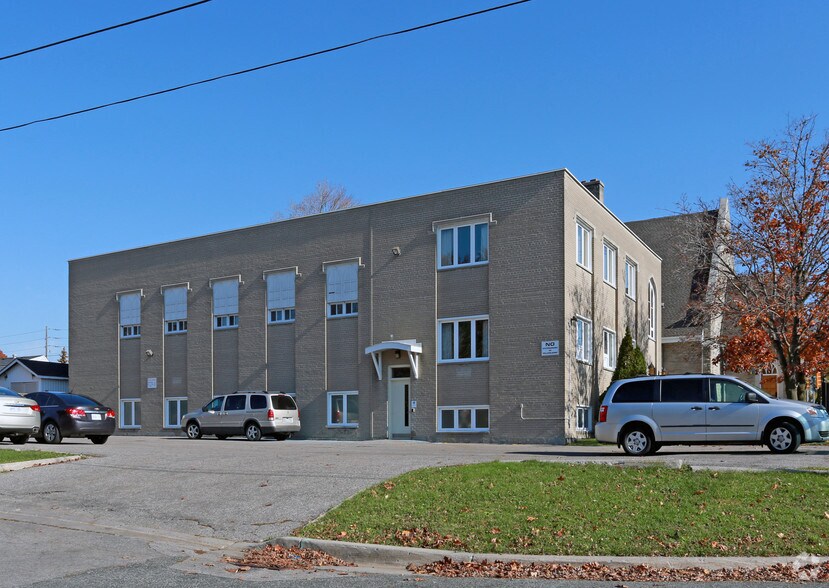 676 Simcoe St N, Oshawa, ON à louer - Photo principale – Image 1 sur 2