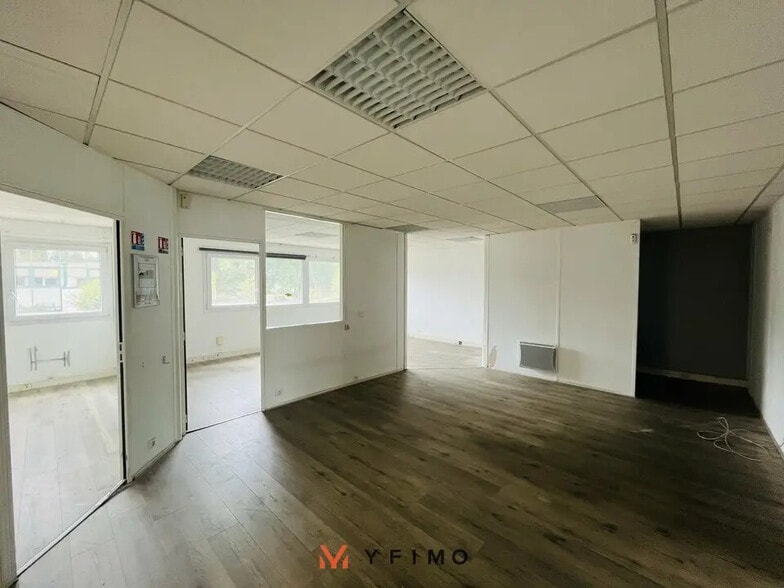 Bureau dans Trappes à louer - Photo de l’immeuble – Image 3 sur 4
