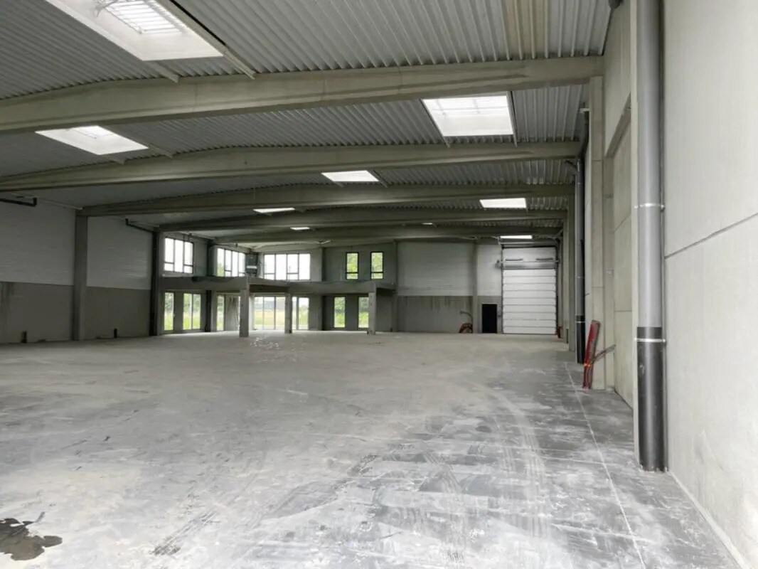 Local d’activités dans Avelin à louer Photo intérieure– Image 1 sur 9