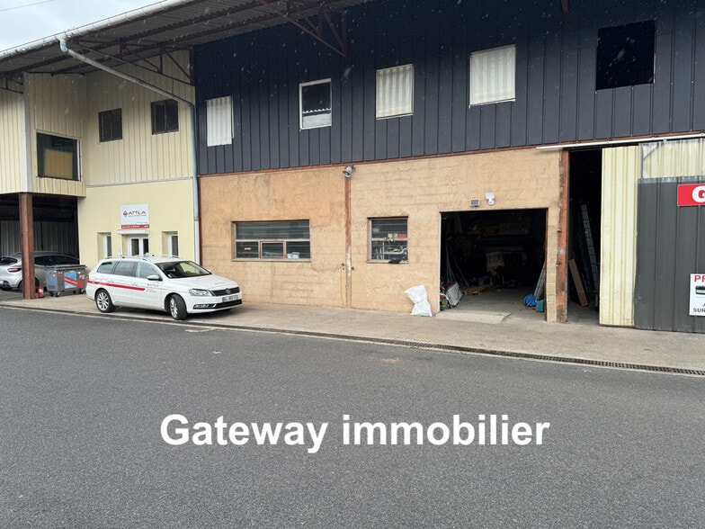 Local d’activités dans Issoire à louer - Photo de l’immeuble – Image 1 sur 11