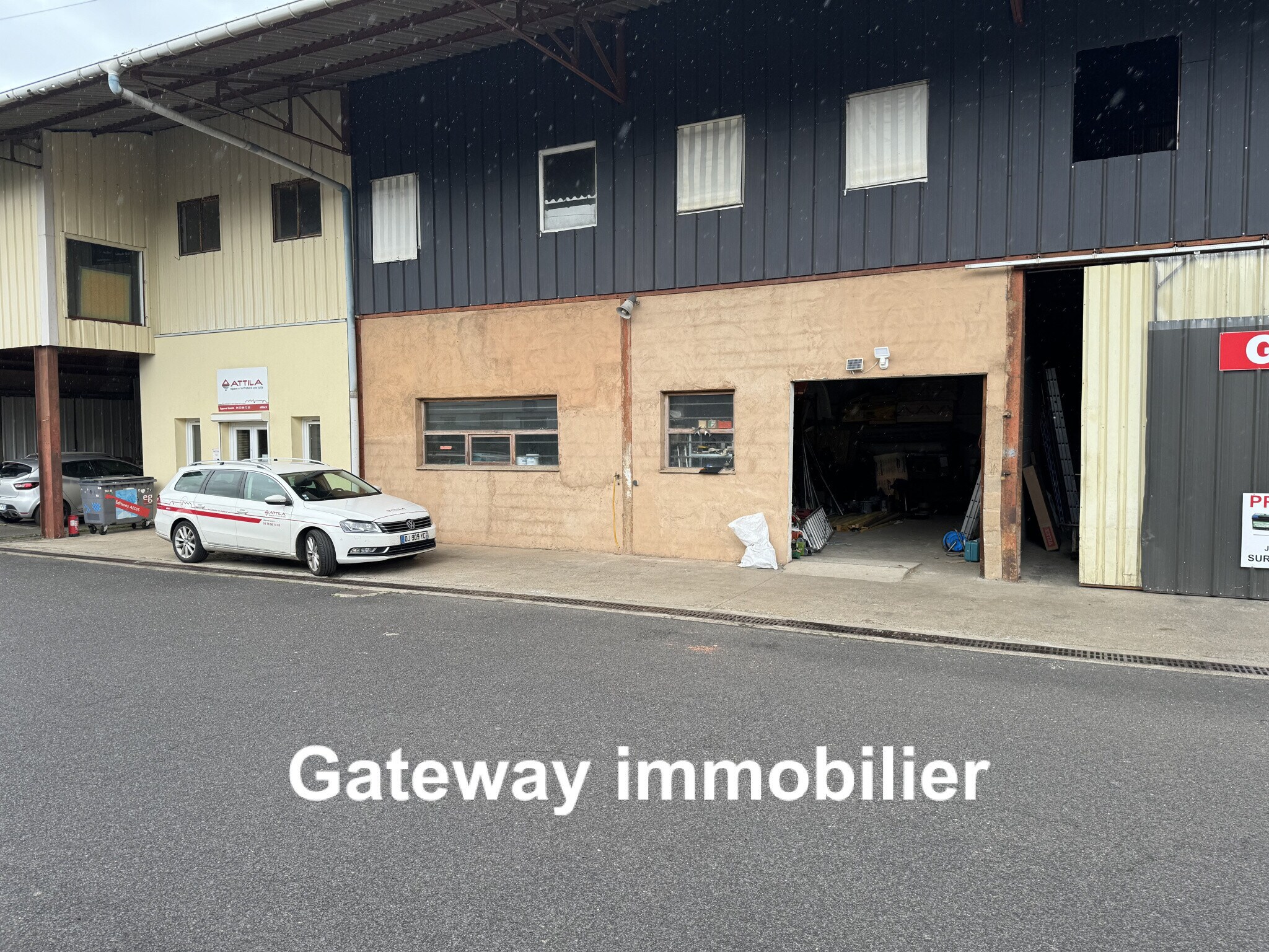 Local d’activités dans Issoire à louer Photo de l’immeuble– Image 1 sur 12