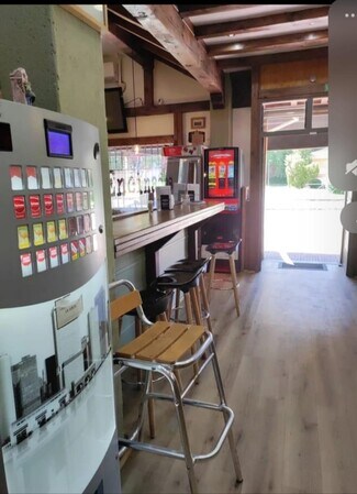 Plus de détails pour Local commercial à louer