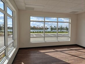 12070 SW Tom Mackie Blvd, Port Saint Lucie, FL à louer Photo intérieure– Image 2 sur 3