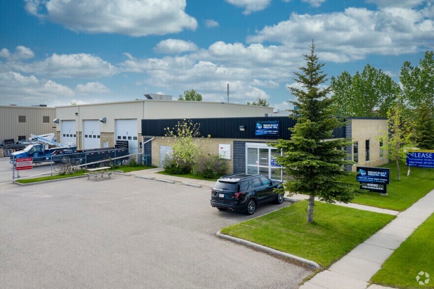 4300 116th Ave SE, Calgary, AB à louer - Photo de l’immeuble – Image 1 sur 4