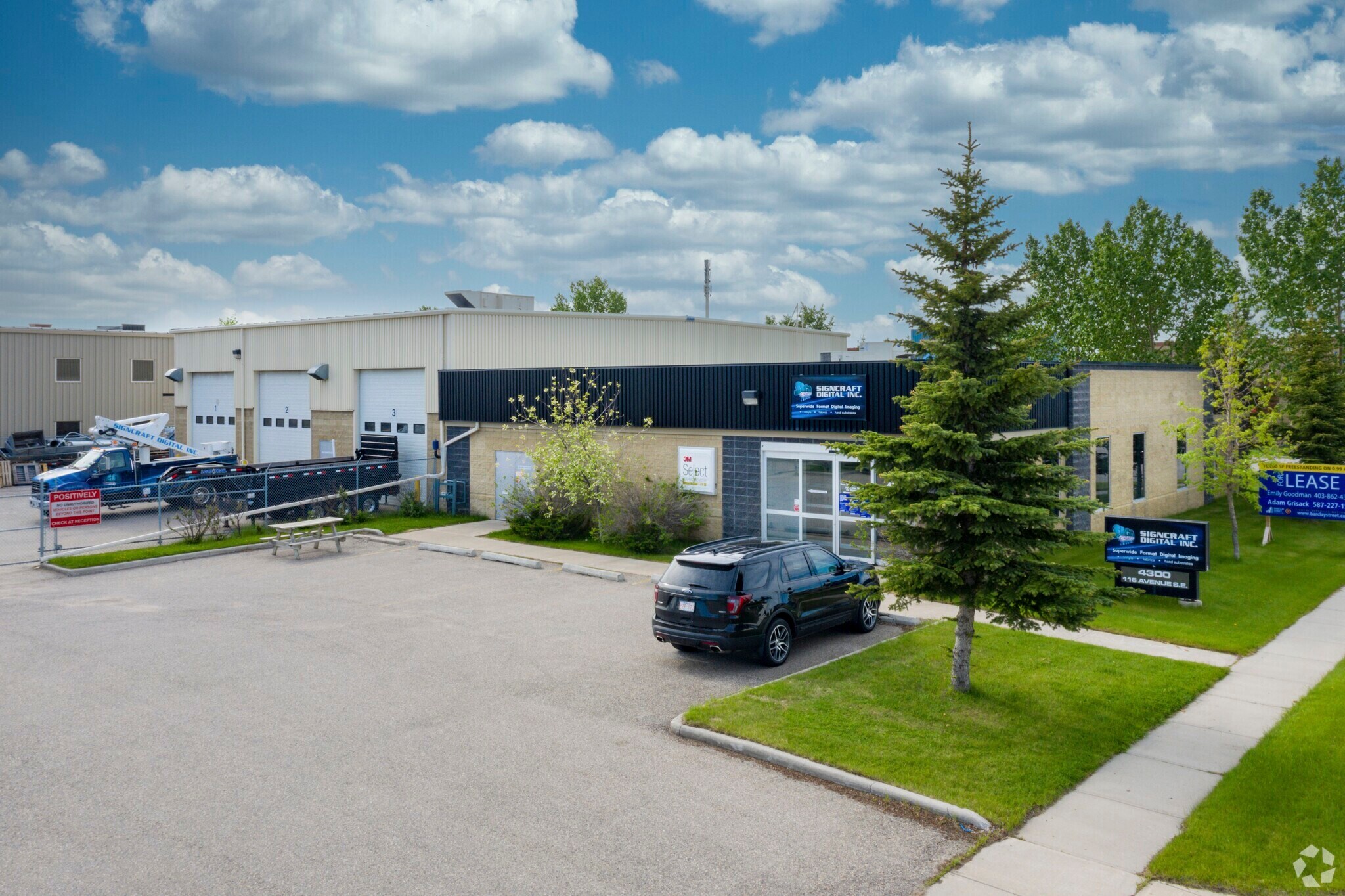 4300 116th Ave SE, Calgary, AB à louer Photo de l’immeuble– Image 1 sur 5