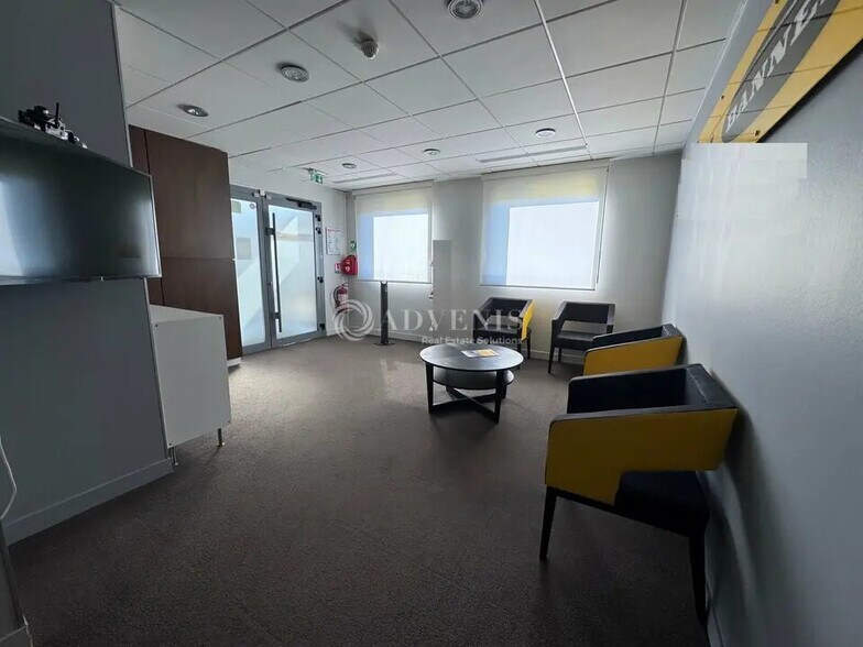 Bureau dans Magny-le-Hongre à louer - Photo de l’immeuble – Image 2 sur 7