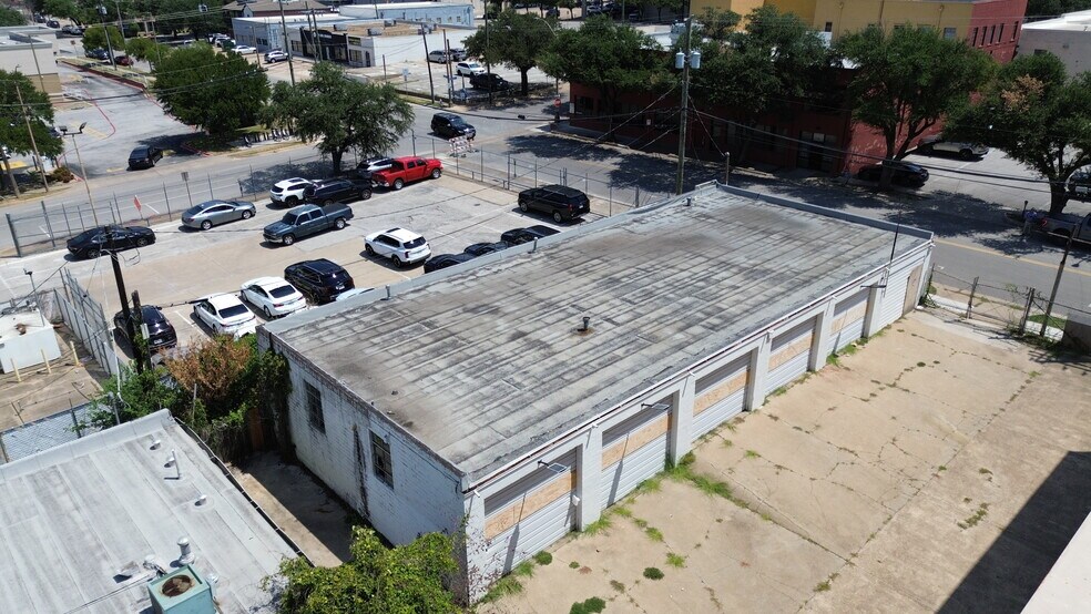 1012 Florence St, Fort Worth, TX à louer - Photo de l’immeuble – Image 3 sur 11