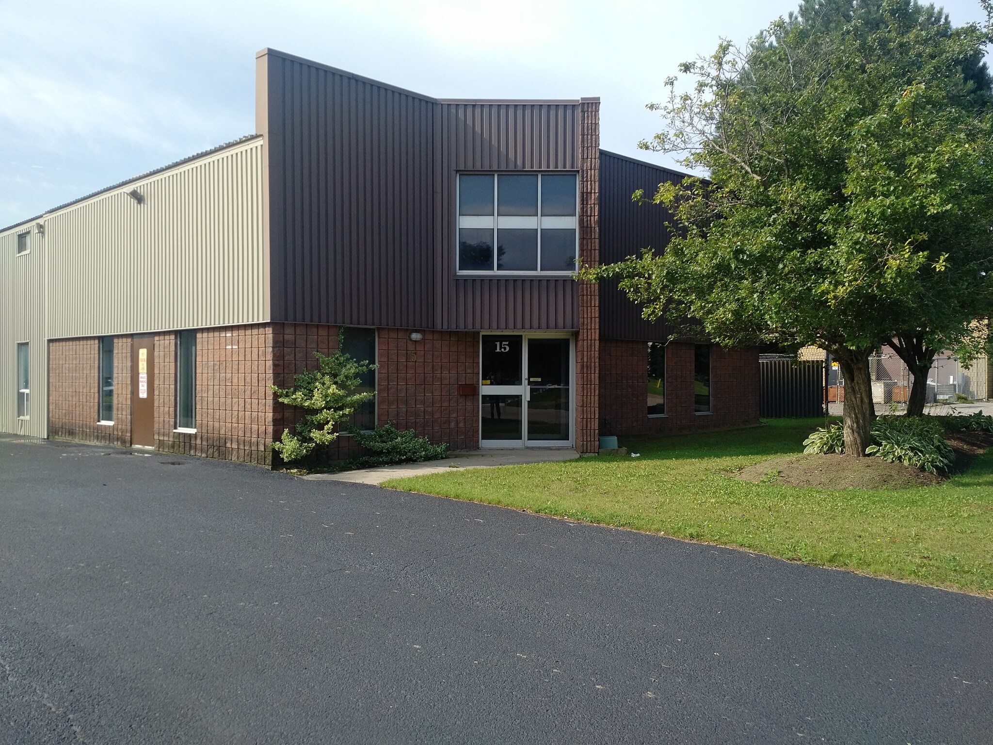 15 Howard Pl, Kitchener, ON à louer Photo de l’immeuble– Image 1 sur 39