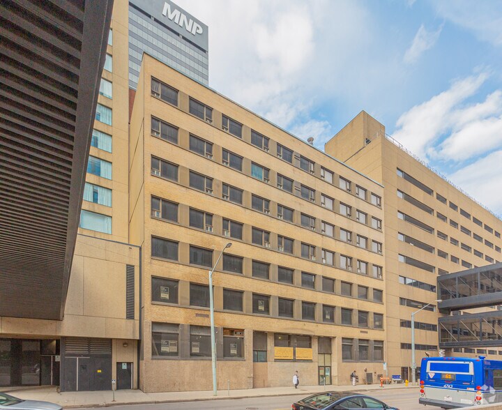 10030 102A Ave NW, Edmonton, AB à vendre - Photo de l’immeuble – Image 1 sur 1