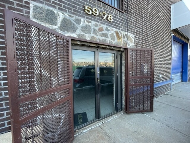 5978 54th Ave, Maspeth, NY à louer - Photo de l’immeuble – Image 1 sur 16