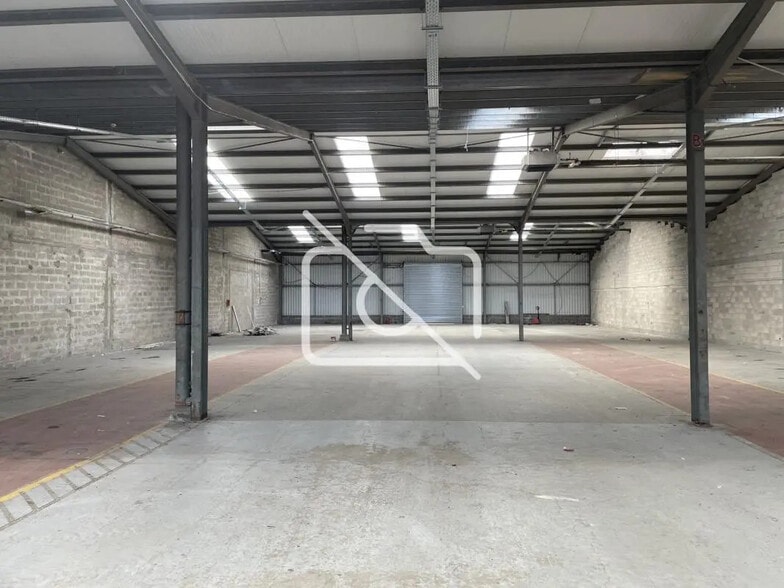 Local d’activités dans Servon à louer - Photo intérieure – Image 2 sur 6