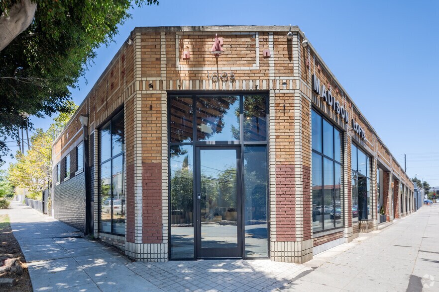 1005 N Madison Ave, Los Angeles, CA à louer - Photo de l’immeuble – Image 3 sur 60