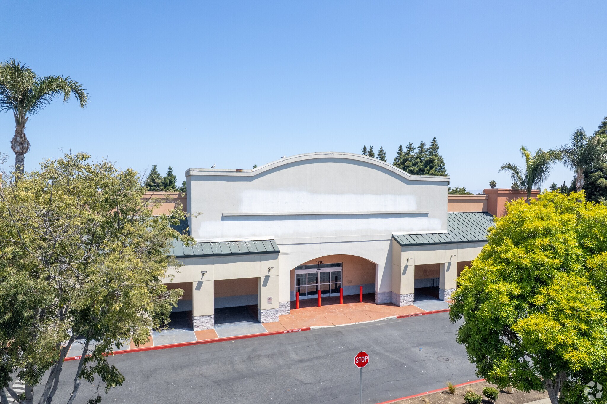 1761 E Bayshore Rd, East Palo Alto, CA à louer Photo de l’immeuble– Image 1 sur 5