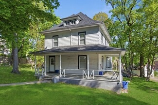 Plus de détails pour 17 Crescent Dr, Huntington, NY - Logement à vendre