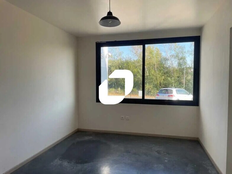 Local d’activités dans Yvrac à louer - Photo de l’immeuble – Image 3 sur 3