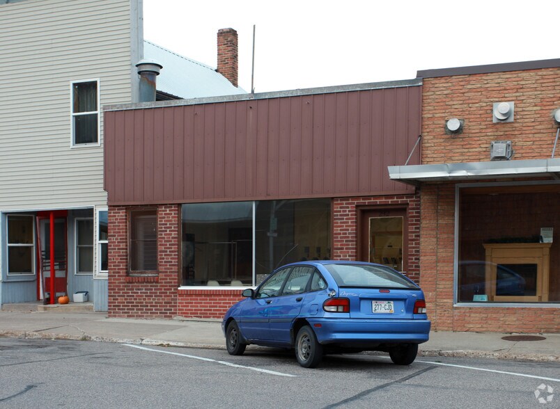 242 N Broadway Ave, Ellsworth, WI à vendre - Photo de l’immeuble – Image 2 sur 2